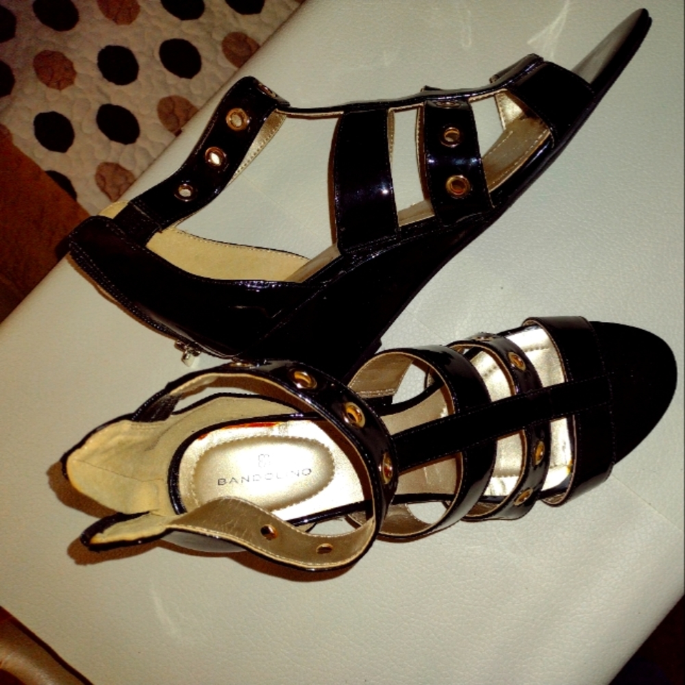 Beautiful black patent leather SZ 8 wedges Bandolino brand. Only worn when tried
